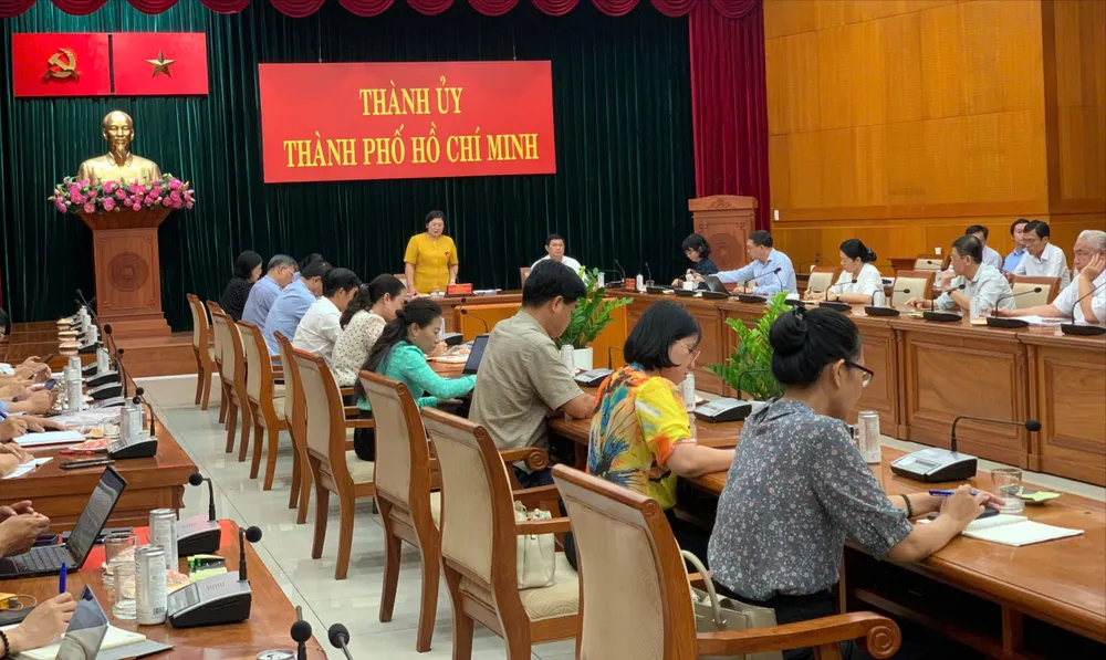 10-6-thanh-uy-1-4293-9487.jpg