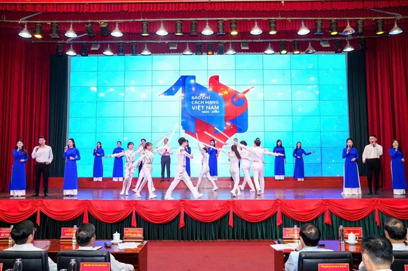 Tiết mục văn nghệ sự kiện.