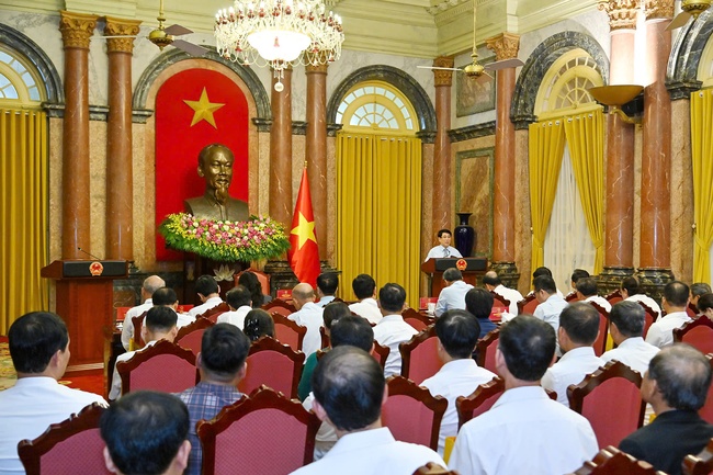 Chủ tịch nước gặp mặt các nghệ nhân làng nghề tiêu biểu toàn quốc - Ảnh 2.