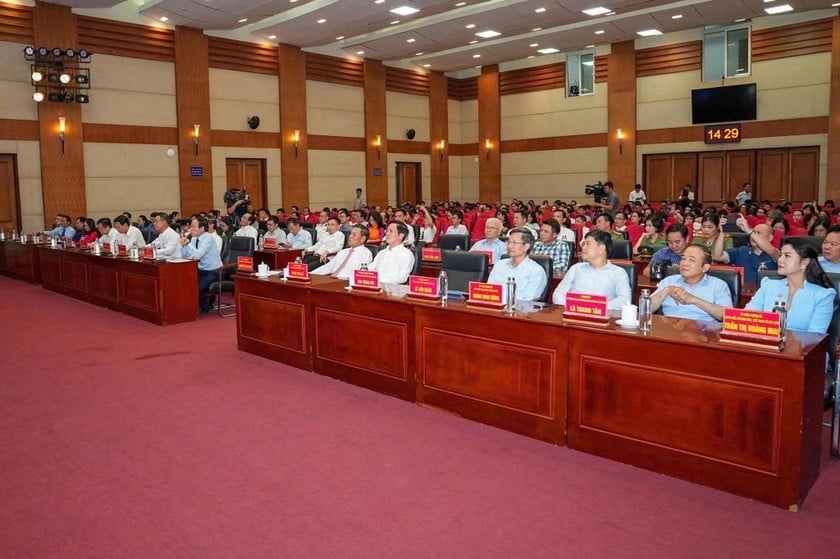 Các đại biểu dự hội nghị.