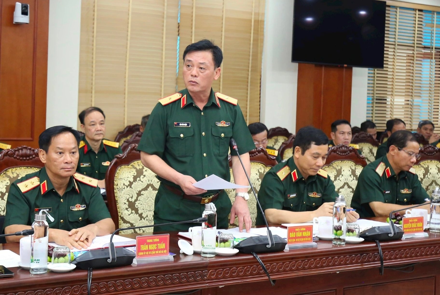 Thiếu tướng Đào Văn Nhận nhận nhiệm vụ Tư lệnh Bộ Tư lệnh thủ đô Hà Nội- Ảnh 1.