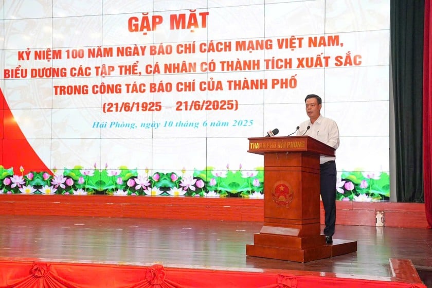 Ông Phạm Văn Thép – Trưởng Ban Tuyên giáo và Dân vận Thành ủy Hải Phòng ôn lại kỷ niệm 100 năm Ngày Báo chí Cách mạng Việt Nam.
