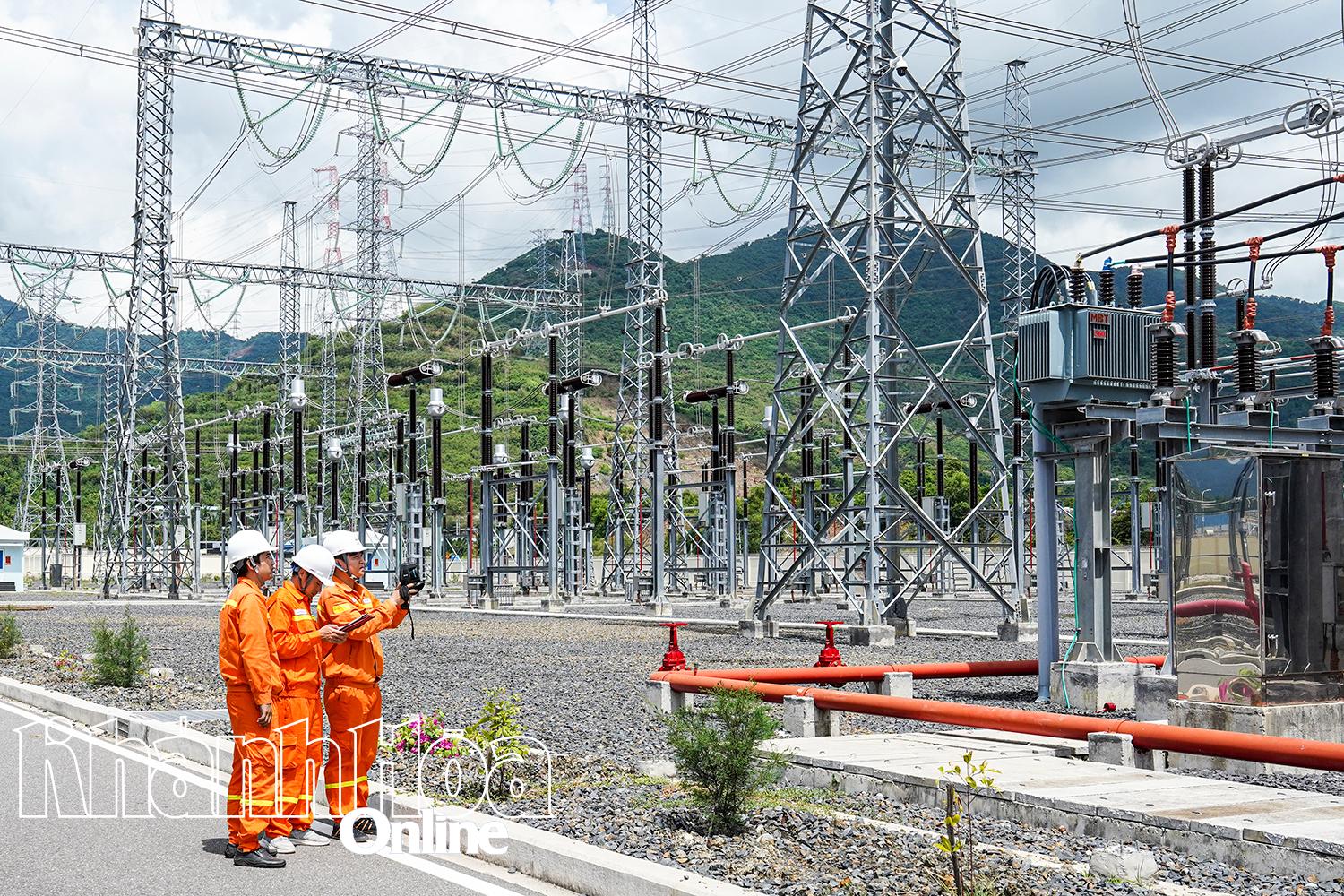 Daily inspection at 500kV Van Phong Transformer Station.