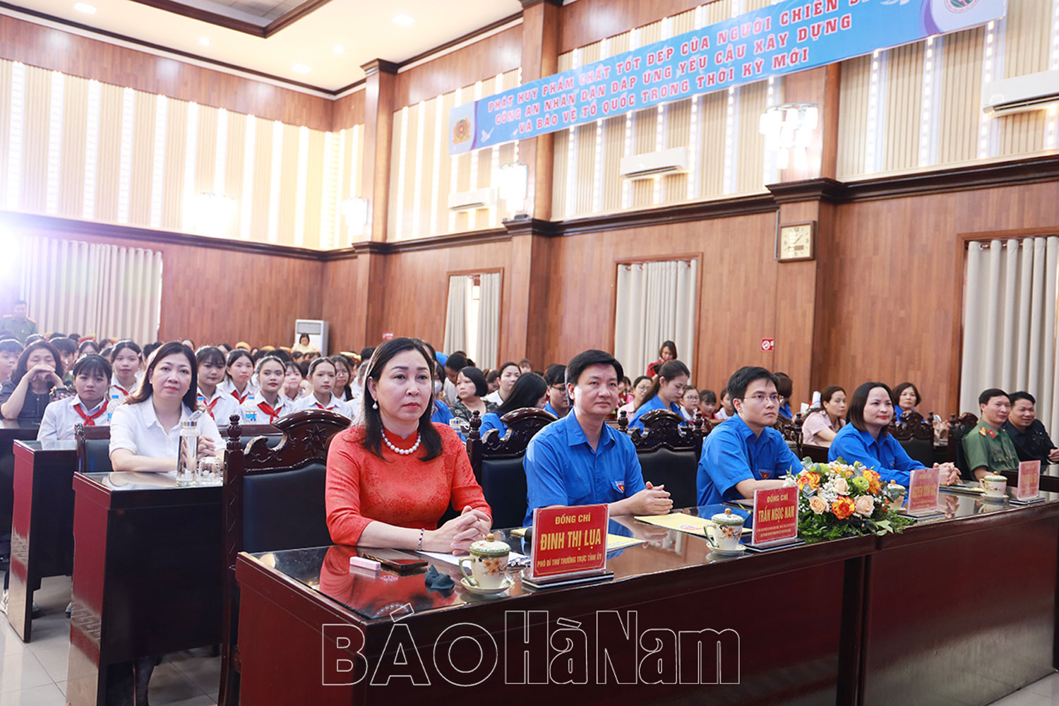 Hội thi “Em yêu chiến sĩ Công an nhân dân”