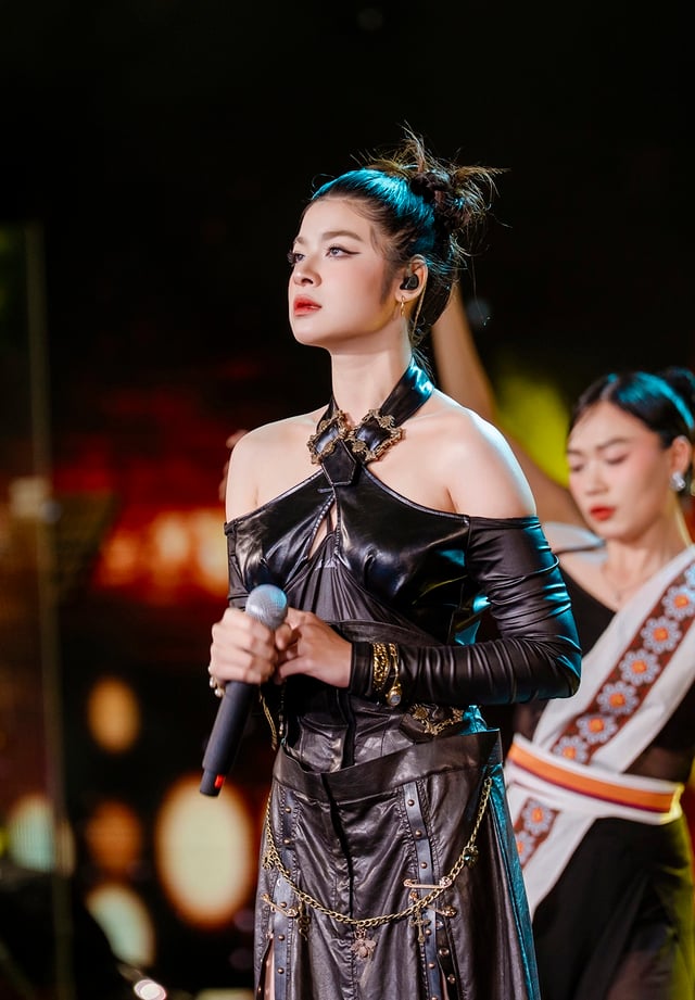 Con gái diễn viên Võ Hoài Nam gây chú ý với khả năng ca hát- Ảnh 1.
