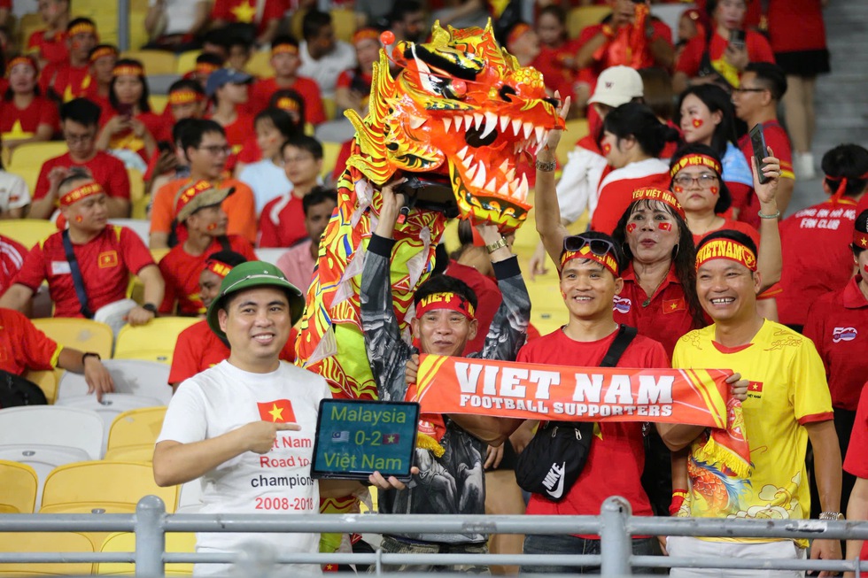Việt Nam đấu Malaysia: Cao Pendant Quang Vinh, Hai Long và Minh Khoa đá chính, Quang Hải bất ngờ dự bị- Ảnh 9.