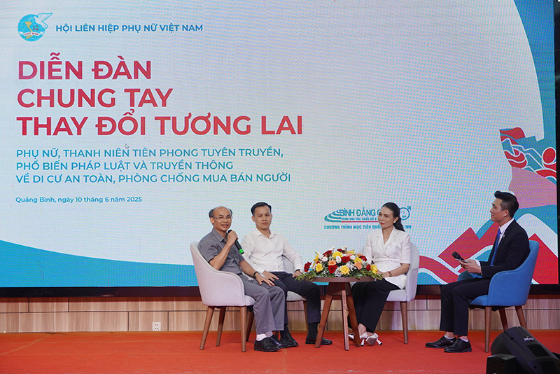 Các đại biểu tham gia trao đổi tại diễn đàn.