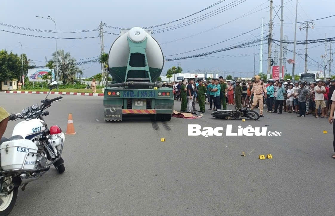 Va chạm với xe container, một phụ nữ tử vong