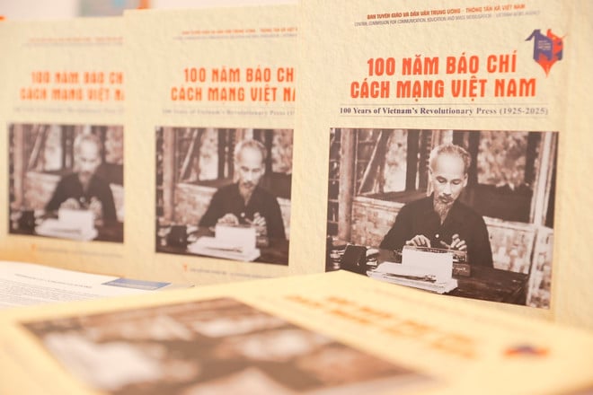 vna-potal-le-ra-mat-clean-photos-100-years-bao-chi-cach-mang-viet-nam-1025-2025-8083131.jpg