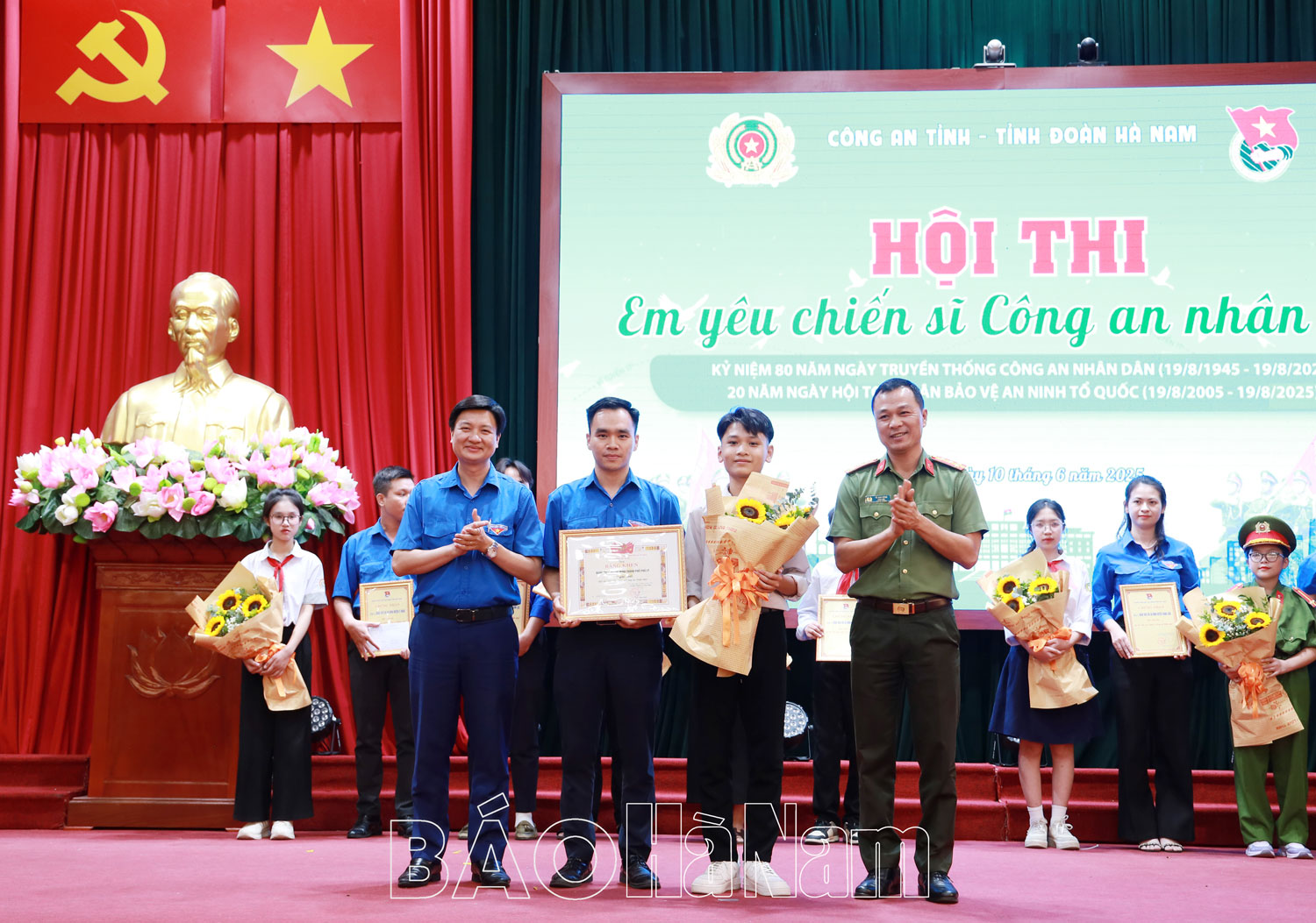 Hội thi “Em yêu chiến sĩ Công an nhân dân”