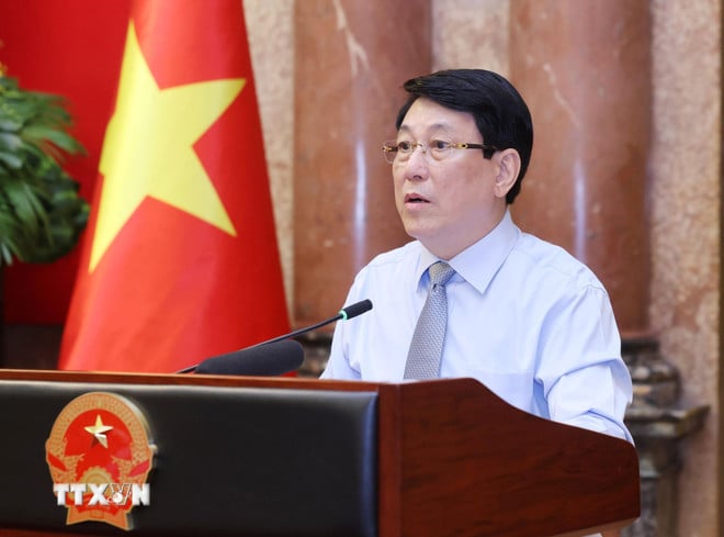 ttxvn-chu-tich-nuoc-luong-cuong-gap-mat-cac-nghe-nhan-lang-nghe-tieu-bieu-toan-quoc-1006-6.jpg