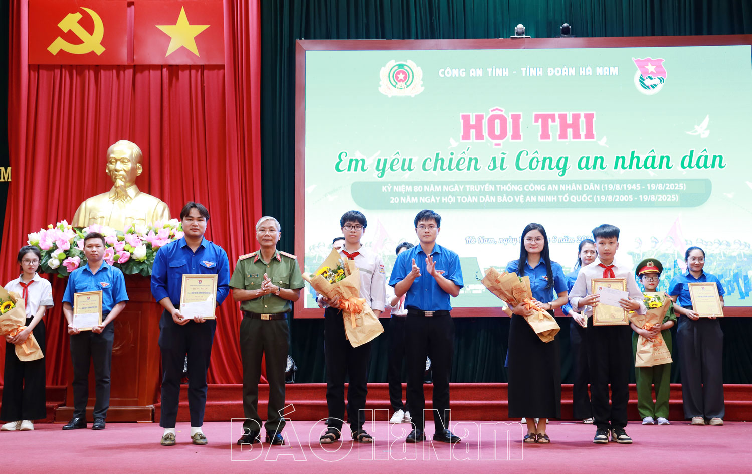 Hội thi “Em yêu chiến sĩ Công an nhân dân”