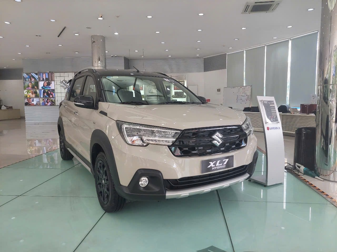 XL7 Hybrid (Xăng lai điện, 5,36L/100km) ưu đãi 100% trước bạ