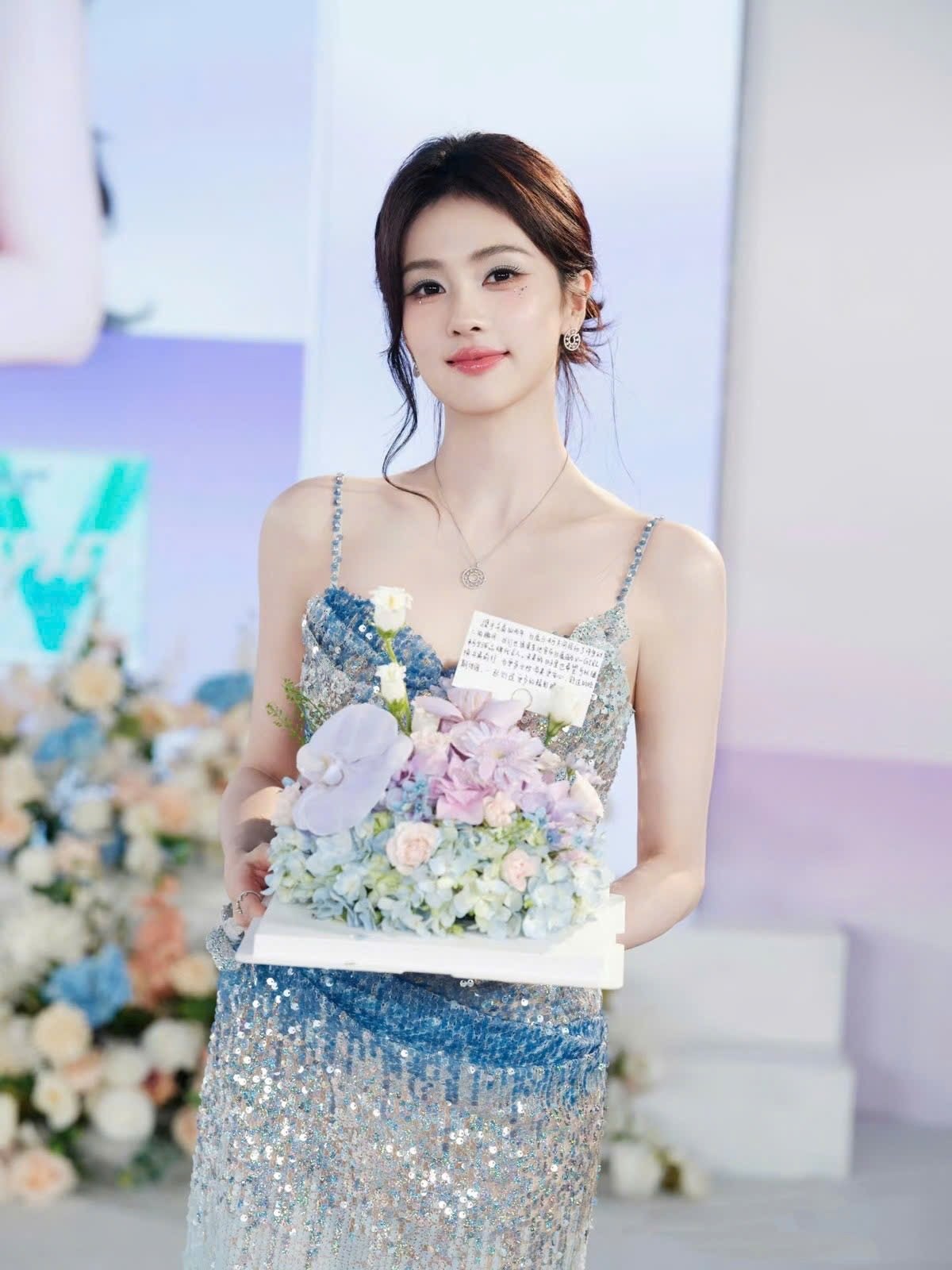 Nữ thần cổ trang Bạch Lộc khoe vóc dáng quyến rũ với thiết kế váy Việt - 4