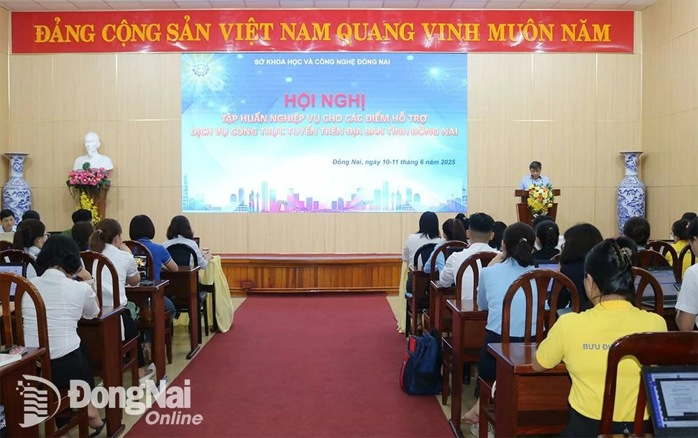 Lãnh đạo Sở Khoa học và công nghệ phát biểu khai mạc chương trình tập huấn. Ảnh: Lam Phương