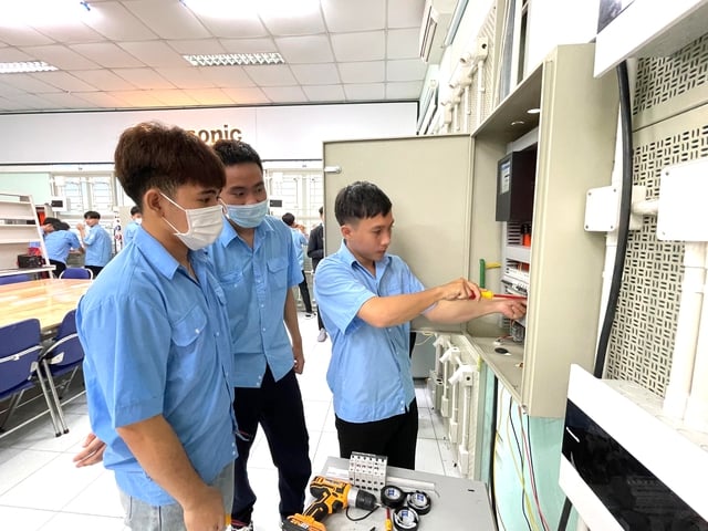 Học nghề sau lớp 9 có thể trở thành trưởng phòng, giám đốc? - Ảnh 1.