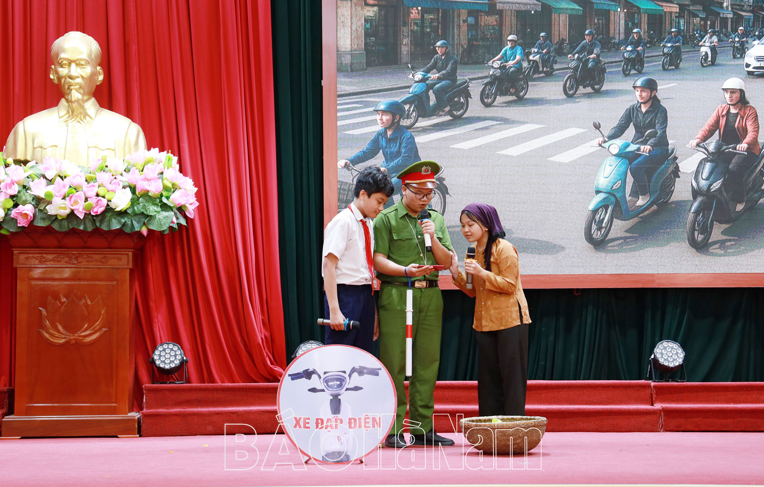 Hội thi “Em yêu chiến sĩ Công an nhân dân”