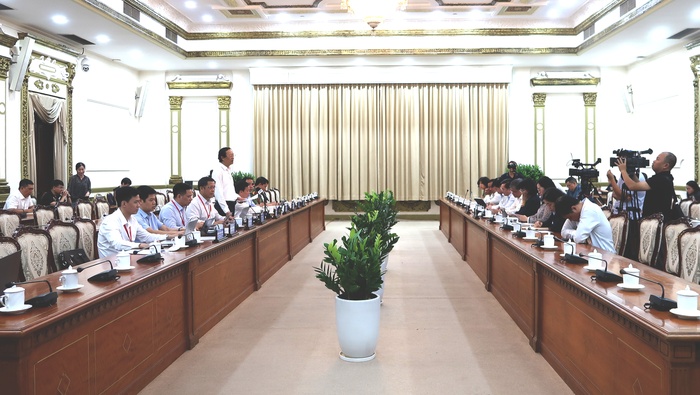 TPHCM đặc biệt phòng ngừa các tình huống dùng công nghệ cao gian lận thi tốt nghiệp THPT- Ảnh 1.