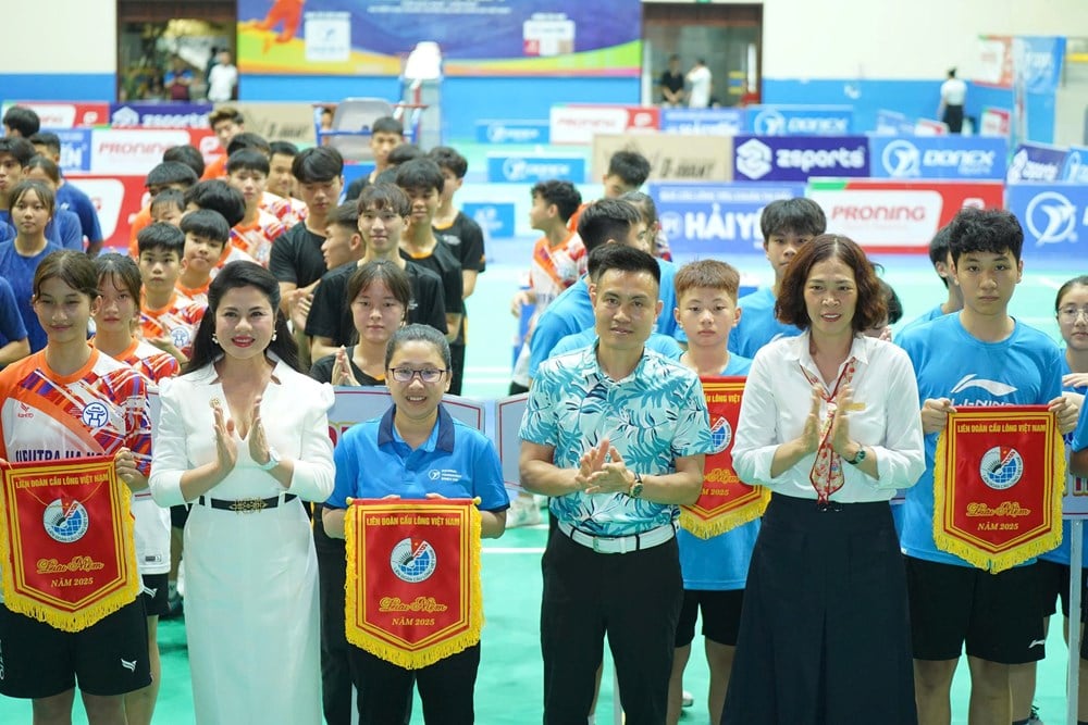 Khai mạc Giải vô địch Cầu lông trẻ Quốc gia 2025 - Sân chơi của khát vọng và tài năng trẻ - Ảnh 2.
