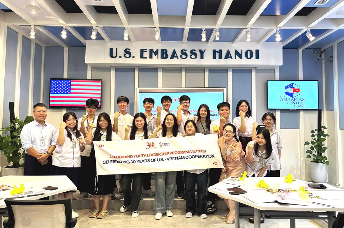 Hai nữ sinh chuyên Anh đạt ước mơ đến Hoa Kỳ