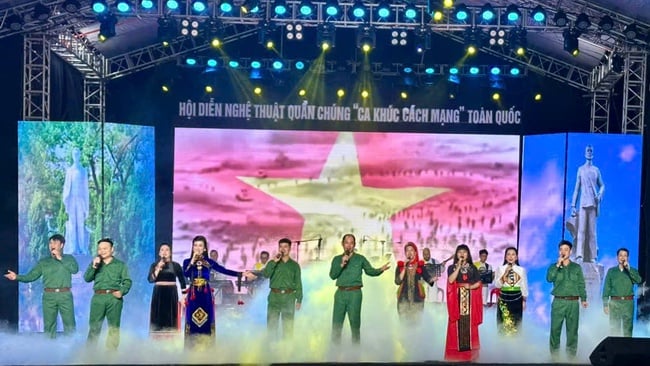 Hội diễn Nghệ thuật quần chúng &quot;Ca khúc cách mạng&quot; toàn quốc năm 2025: Góp phần nâng cao chất lượng hoạt động văn hóa ở cơ sở - Ảnh 1.