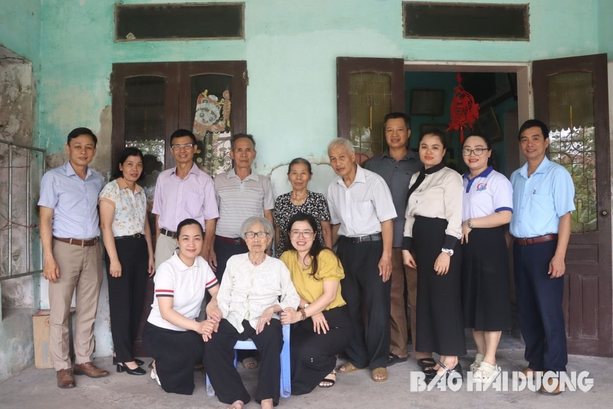 ba-me-viet-nam-anh-hung (2)