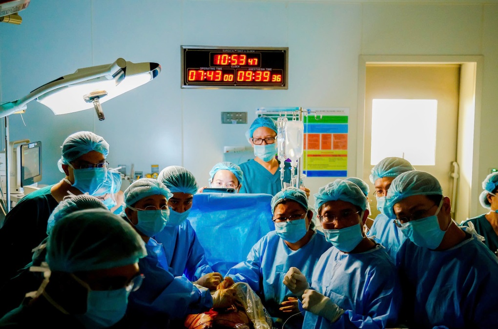 Un médecin ramène une femme enceinte ayant subi un cathétérisme cardiaque fœtal à Singapour en toute sécurité à minuit - 1
