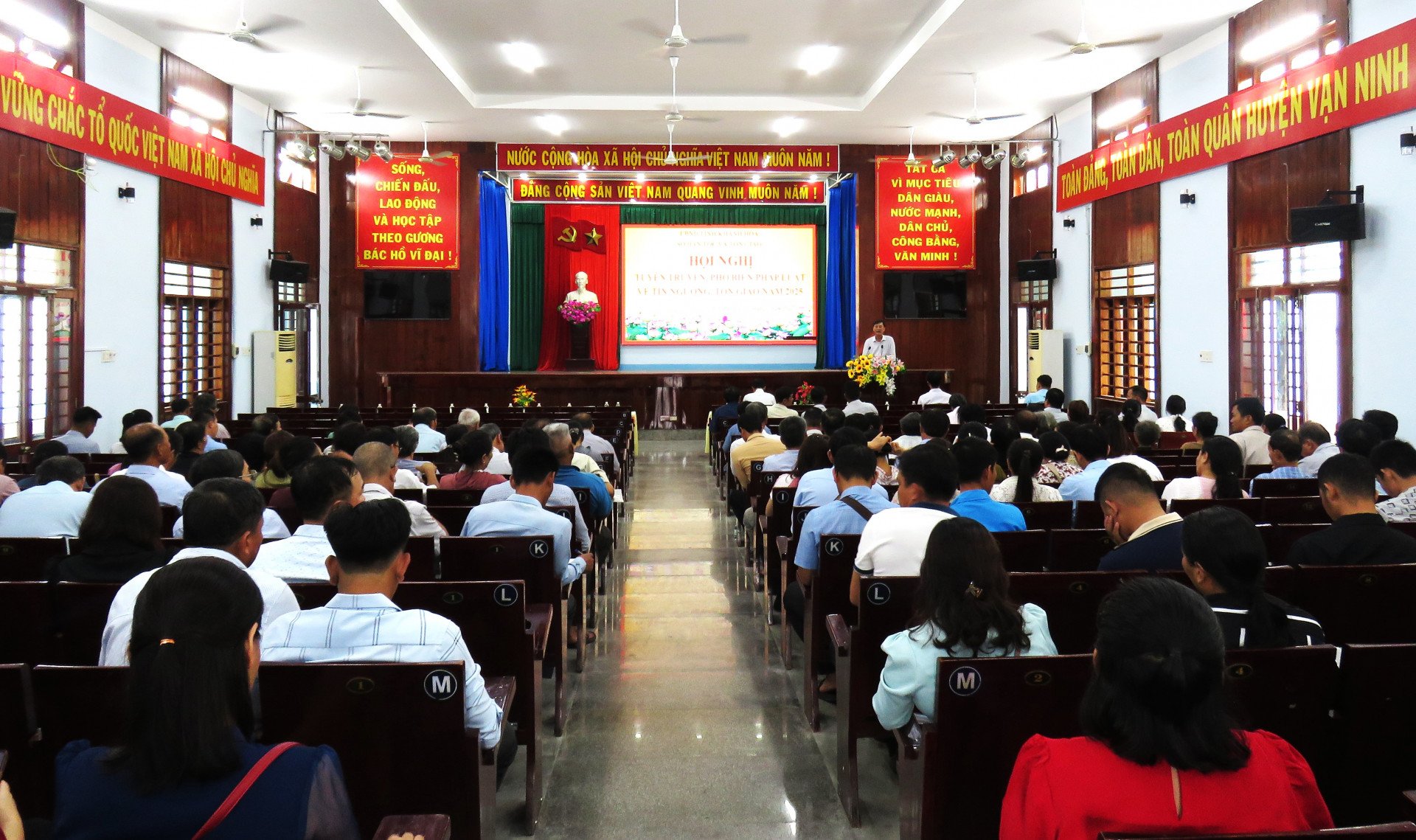 Quang cảnh hội nghị