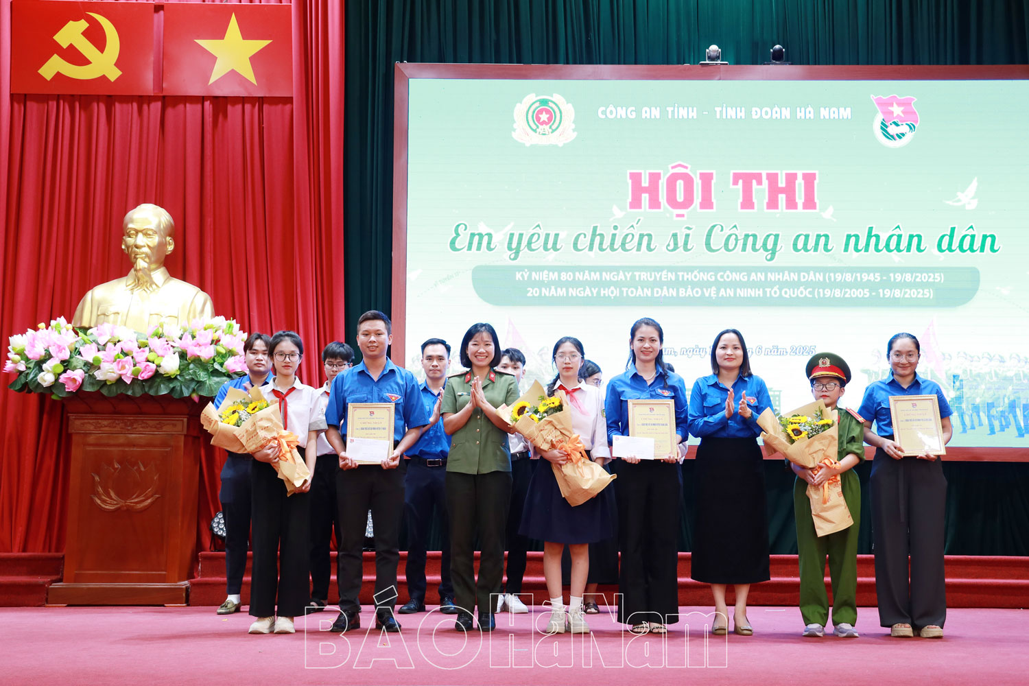 Hội thi “Em yêu chiến sĩ Công an nhân dân”