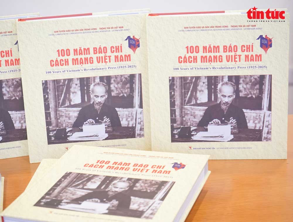 Sách ảnh 100 năm Báo chí Cách mạng Việt Nam (1925 - 2025).