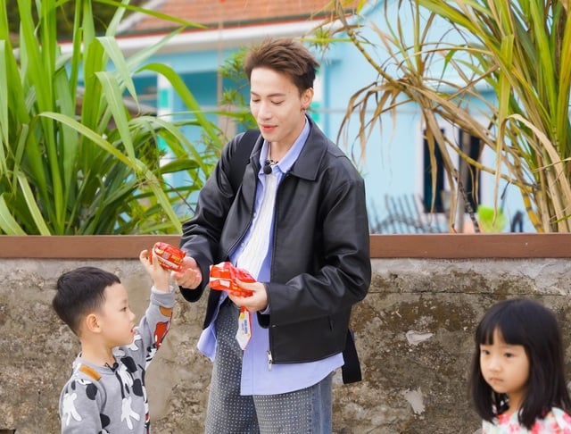 S.T Sơn Thạch làm 'bố tập sự'- Ảnh 2.
