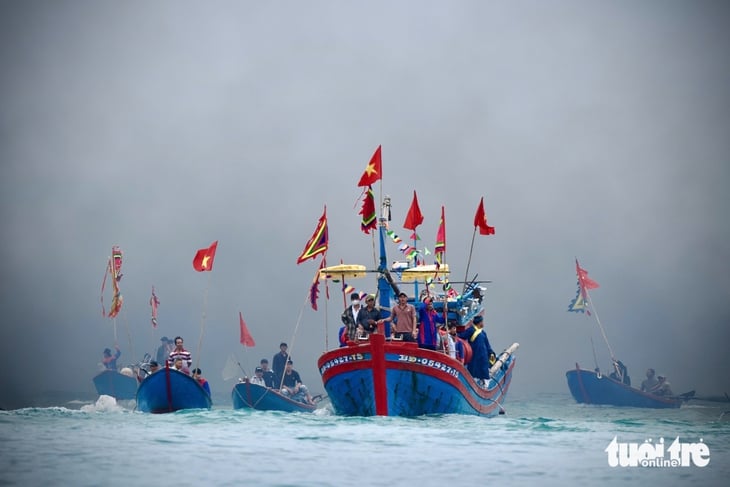 Độc đáo lễ hội cầu ngư ở vạn chài Lộ Diêu - Ảnh 5.