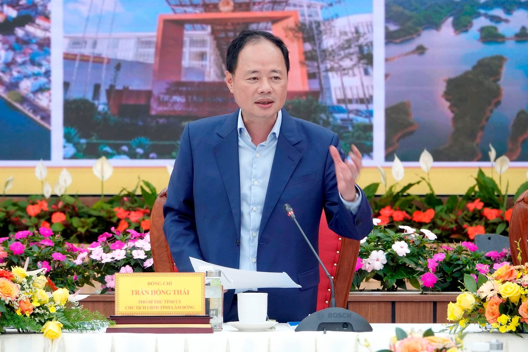 សមមិត្ត Tran Hong Thai អនុប្រធានគណៈកម្មាធិការប្រជាជនខេត្តបានថ្លែងសុន្ទរកថាក្នុងសន្និសីទក្នុងឱកាសនៃសម័យប្រជុំលើកទី ១ នៃគណៈកម្មាធិការប្រជាជនខេត្ត។