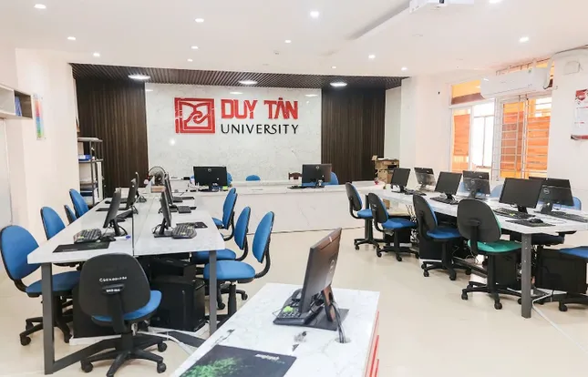 فاز طلاب جامعة دوي تان ببطولة العالم لمسابقة ERPsim من شركة SAP لعام 2025، الصورة 3