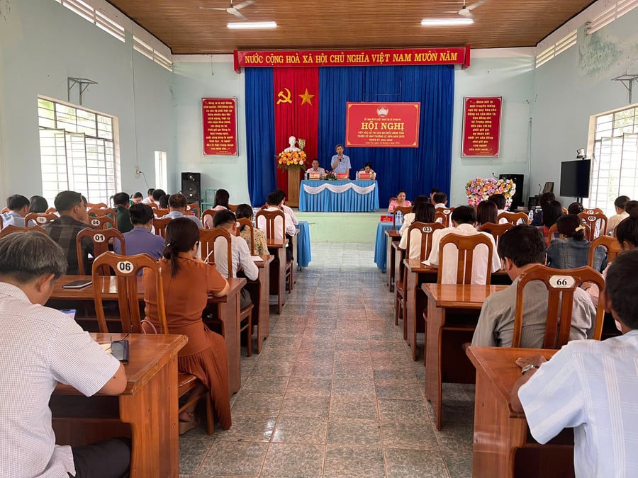 quang-canh-buoi-tiep-xuc-cu-tri-anh-vu-chi.jpg