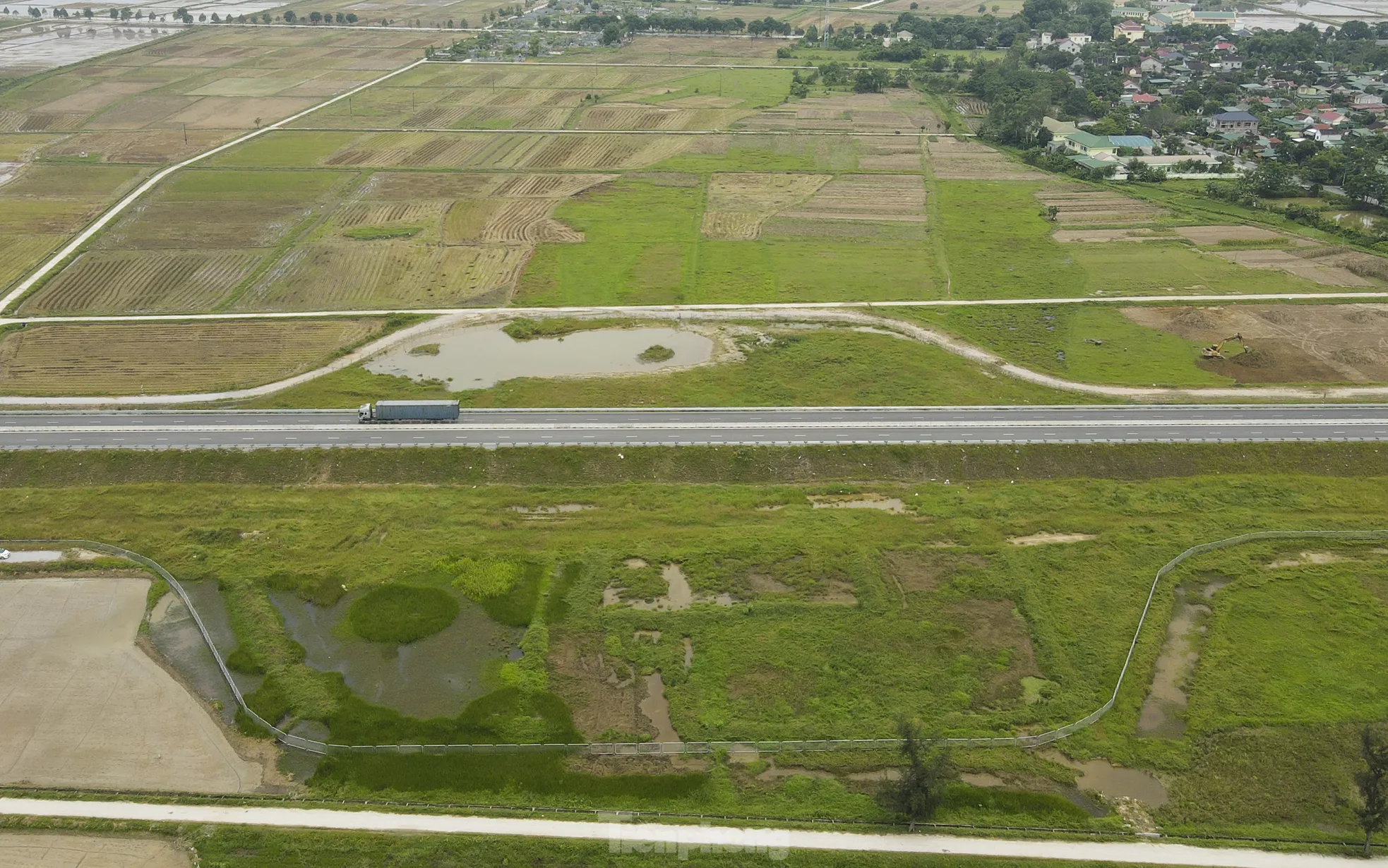 El proyecto de parada de descanso en la autopista que pasa por Ha Tinh está lento (foto 3)