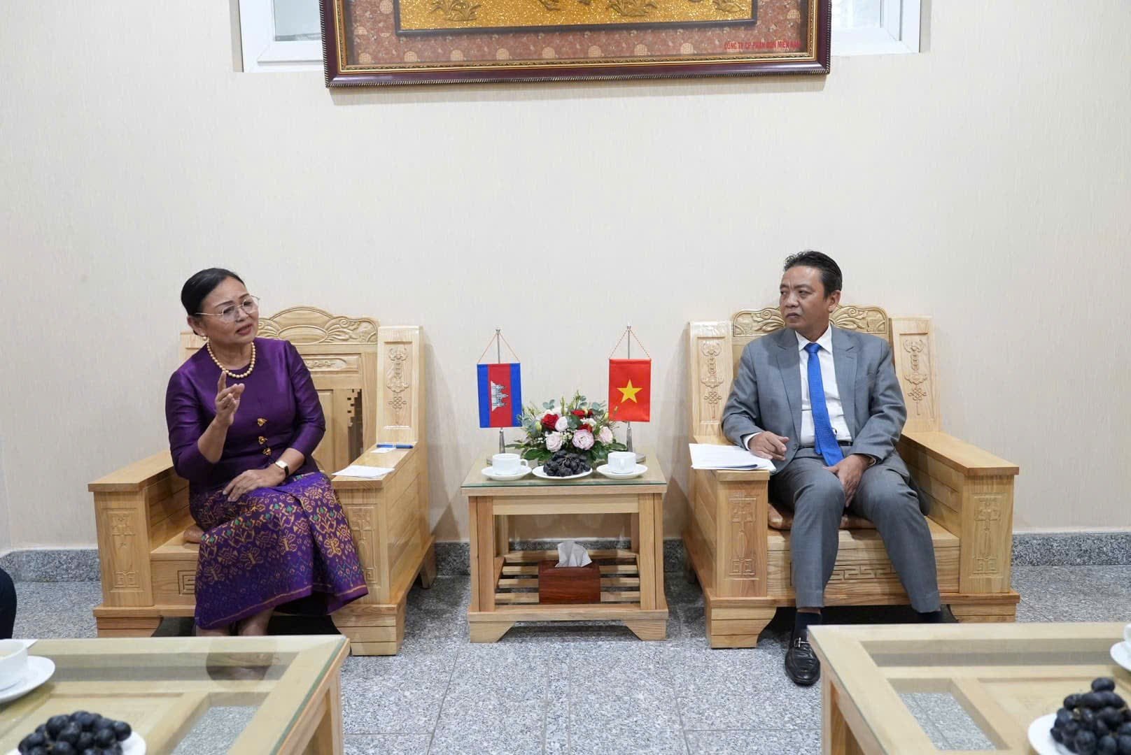 Thứ trưởng Bộ Văn hóa, Thể thao và Du lịch Việt Nam Hoàng Đạo Cương và Quốc Vụ khanh Bộ Văn hóa và Nghệ thuật Campuchia Lundi Sannnara. (Ảnh: icd.gov.vn)
