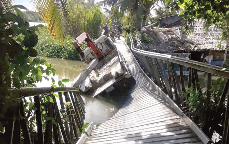Chủ phương tiện khắc phục xong cầu nông thôn ở Sóc Trăng bị sập do xe tải gây ra -0