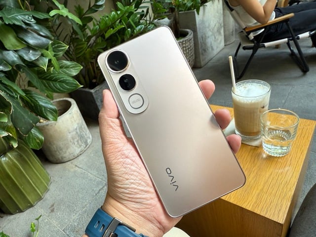 Trải nghiệm Vivo V50 Lite 5G  - Ảnh 1.