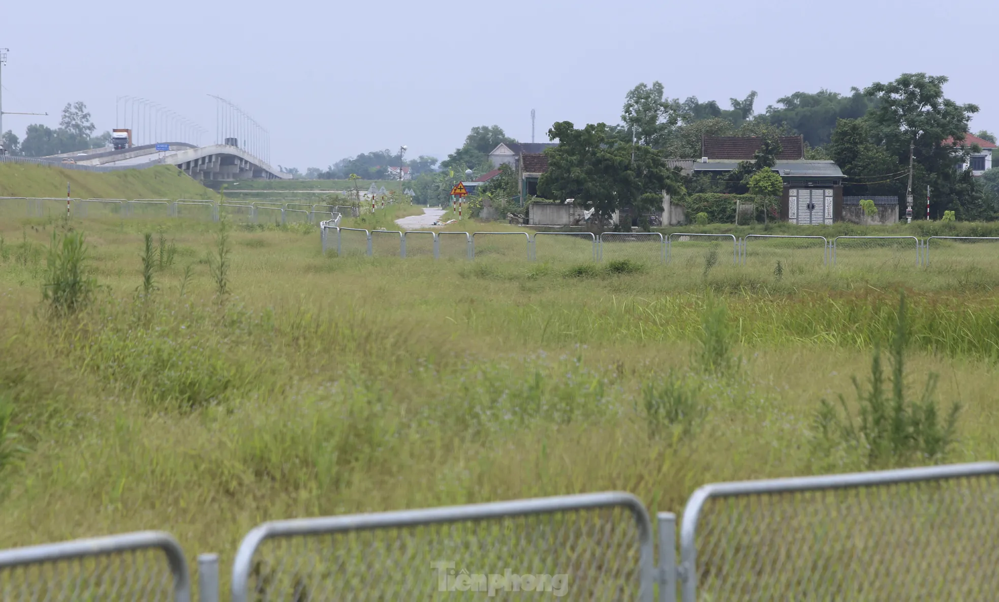 Avance lento del proyecto de parada de descanso en la autopista que pasa por Ha Tinh (foto 7)
