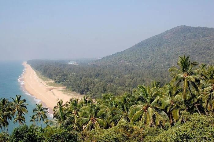 Thuật ngữ bờ biển Malabar, trong bối cảnh lịch sử, ám chỉ bờ biển phía tây nam của Ấn Độ, nằm trên đồng bằng ven biển hẹp của Karnataka và Kerala giữa dãy núi tây Ghats và biển Ả Rập. Bờ biển này chạy từ phía nam Goa đến Kanyakumari ở mũi phía nam của Ấn Độ. ẢNH: BOREDPANDA