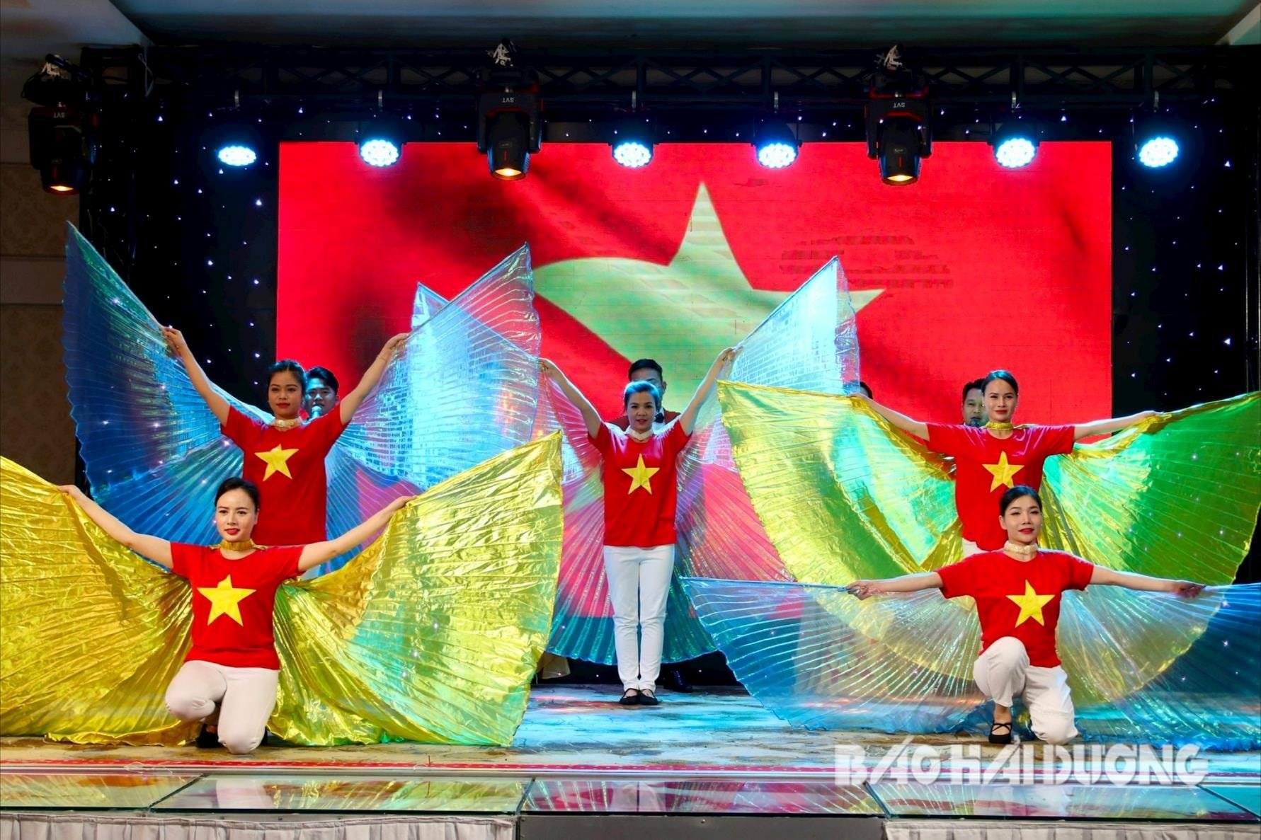 van-nghe-tai-le-ton-vinh(1).jpg