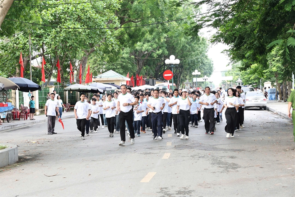 Ninh Bình đẩy mạnh phong trào tập luyện môn bơi, phòng chống đuối nước trong toàn dân - Ảnh 2.
