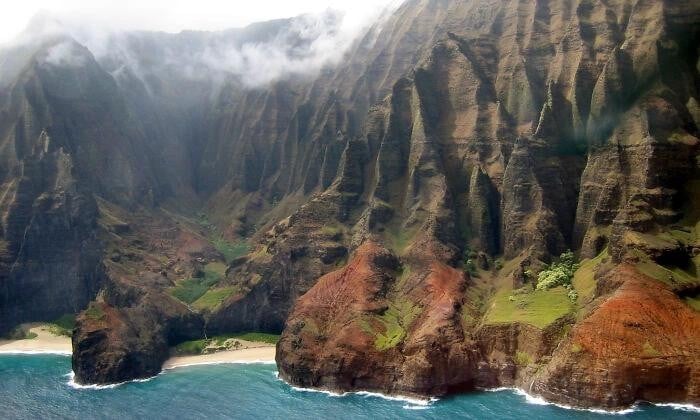 Được cho là bờ biển đẹp nhất Hawaii. ẢNH: BOREDPANDA
