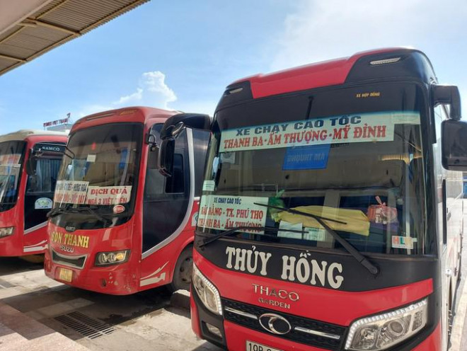 Hanoi: Entzug der Plaketten von fast einem Dutzend Vertragsfahrzeugen, was eine strenge Überwachung der Transportaktivitäten erfordert -0