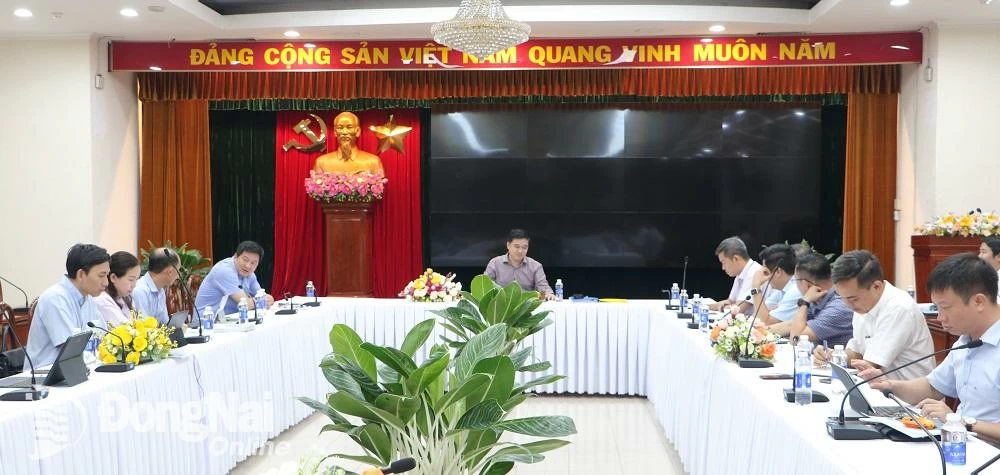 Phó chủ tịch UBND tỉnh Hồ Văn Hà chủ trì buổi làm việc. Ảnh: Phạm Tùng