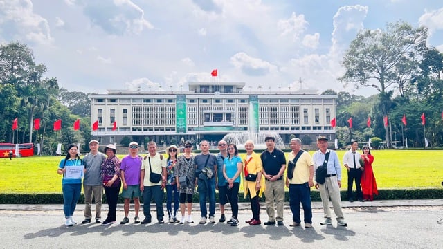 Saigontourist Group đặt mục tiêu đón 2,3 triệu lượt khách du lịch năm 2025 - Ảnh 1.