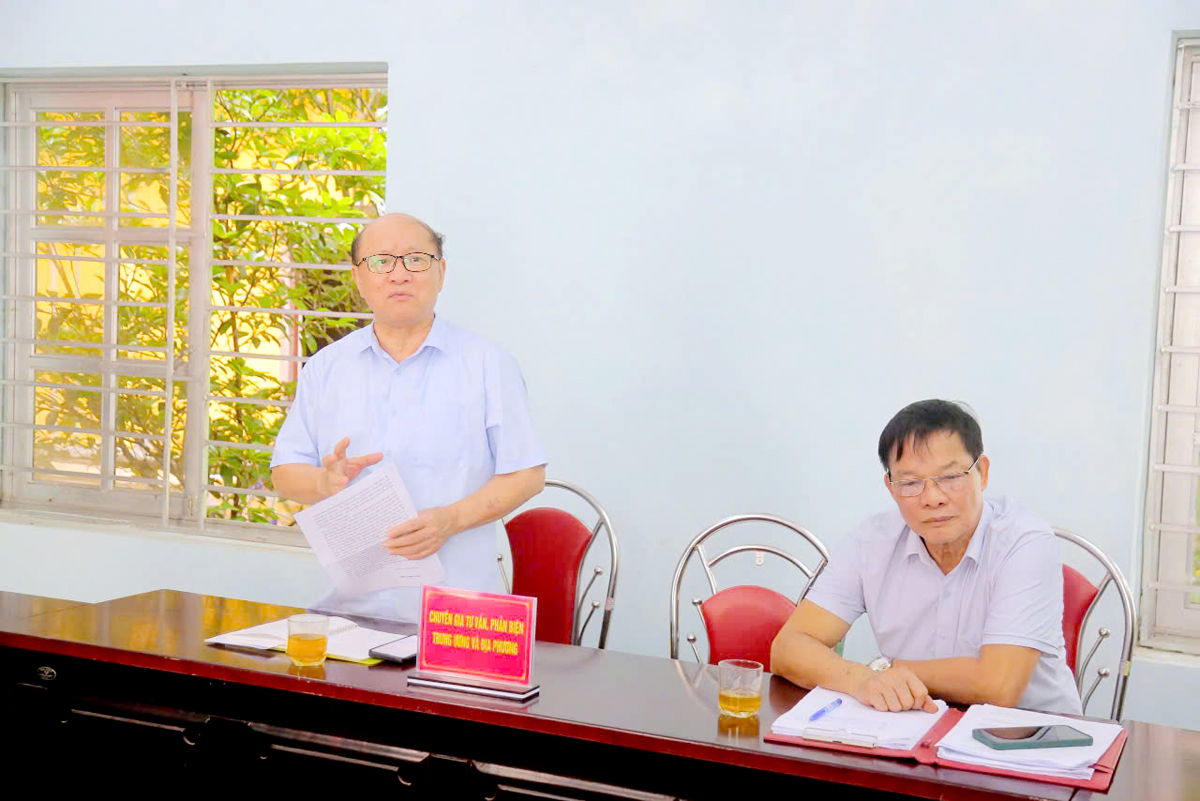 Nhà báo Đặng Quang Vượng, Ủy viên Ban Chấp hành Hội Văn học Nghệ thuật tỉnh, Chủ tịch Hội Văn học nghệ thuật thành phố Hà Giang đóng góp ý kiến vào Dự thảo Luật.