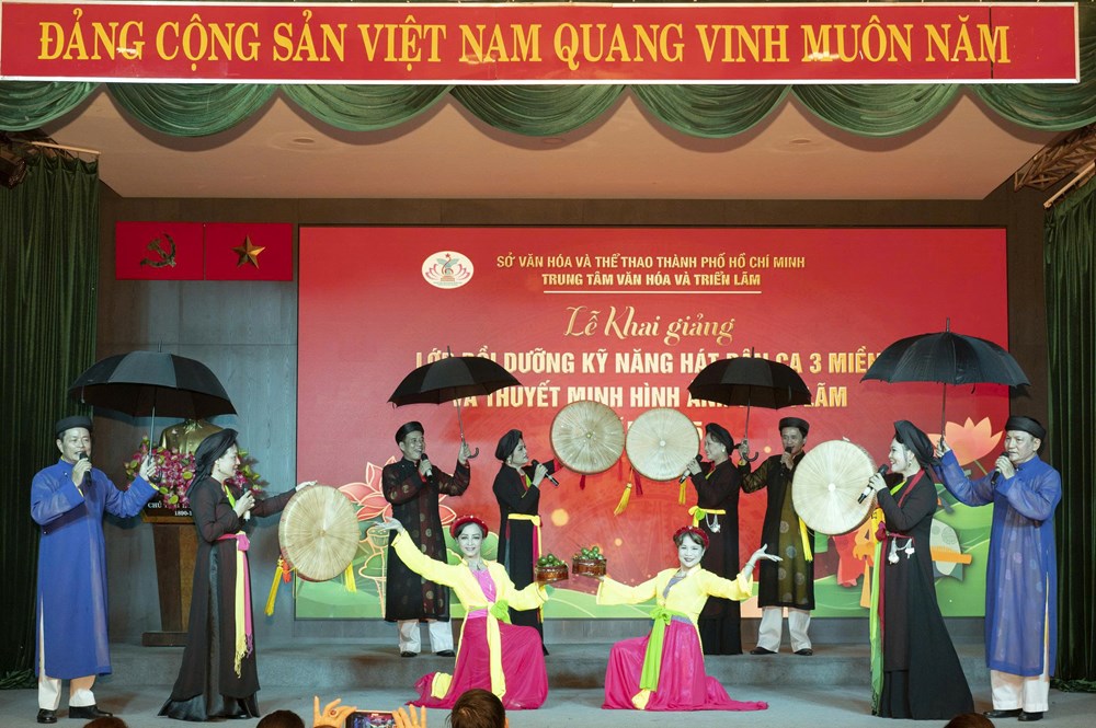 Khai mạc Lớp Bồi dưỡng kỹ năng hát dân ca và thuyết minh hình ảnh triển lãm - ảnh 2