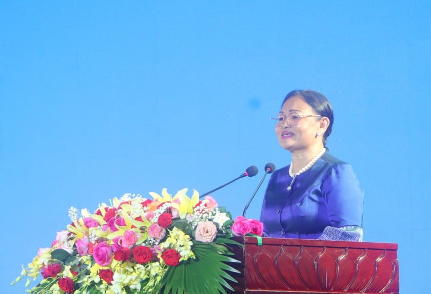 Bà Lundi Sannara - Quốc Vụ khanh Bộ Văn hóa và Nghệ thuật Campuchia, phát biểu tại lễ khai mạc.